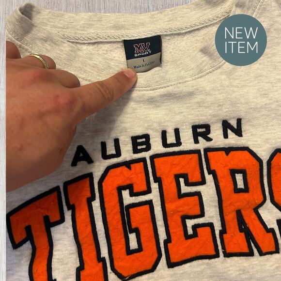 Auburn Tigers Spellout Sweatshirt Gray MV Sport Men’s Large 24x28 V01 - Picture 2 of 3